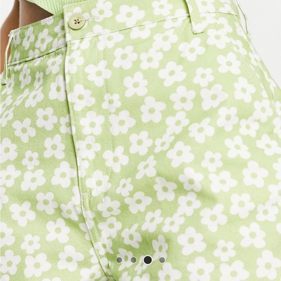 ASOS DESIGN shorts in green daisy print | NEW - Picture 1 of 4